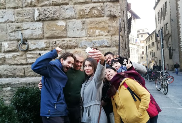 Elf in the school: l'elfo Vilhem e una caccia al tesoro per Firenze con i suoi amici