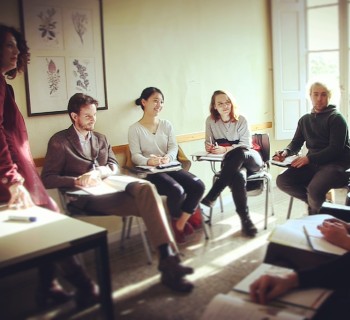 Un elfo che impara l'Italiano in Italia