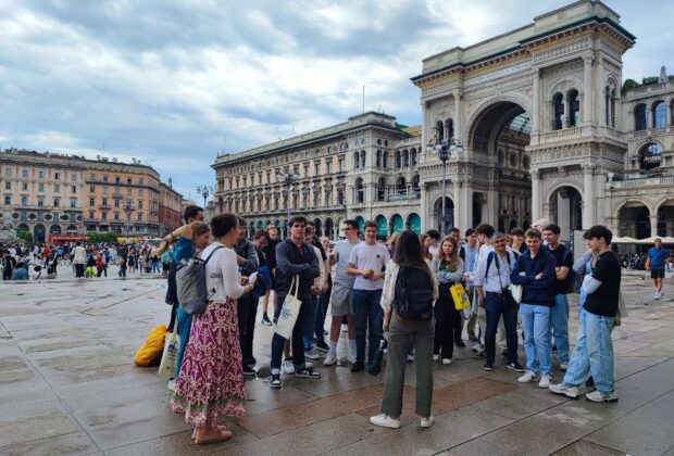 A group of young students from Liechtenstein to learn Italian in Milan